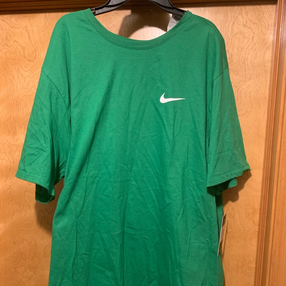 Green Nike Men’s T-Shirt XXL N/W/T